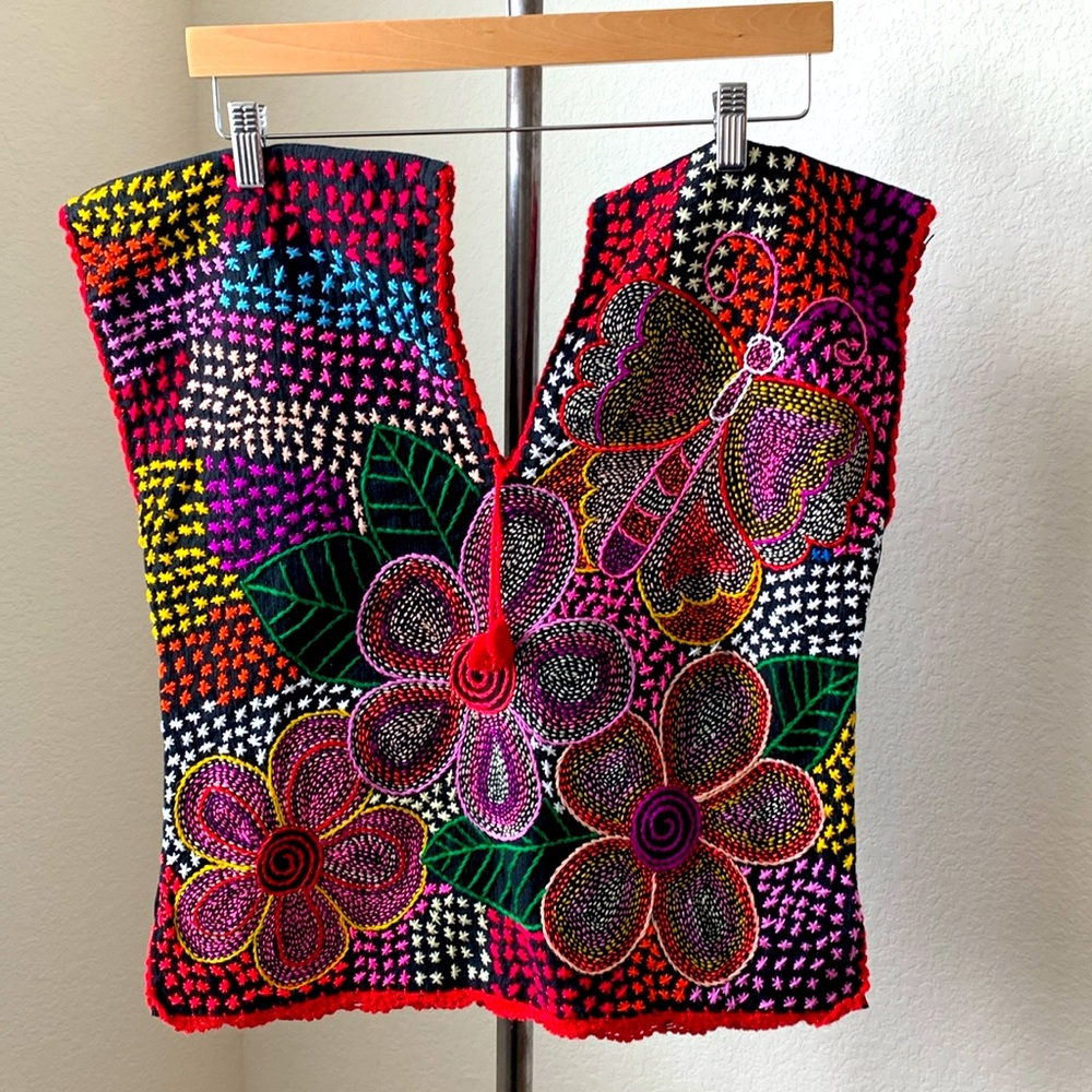 Unique Embroidered XS ethnic top black multicolor V neck floral butterfly EUC